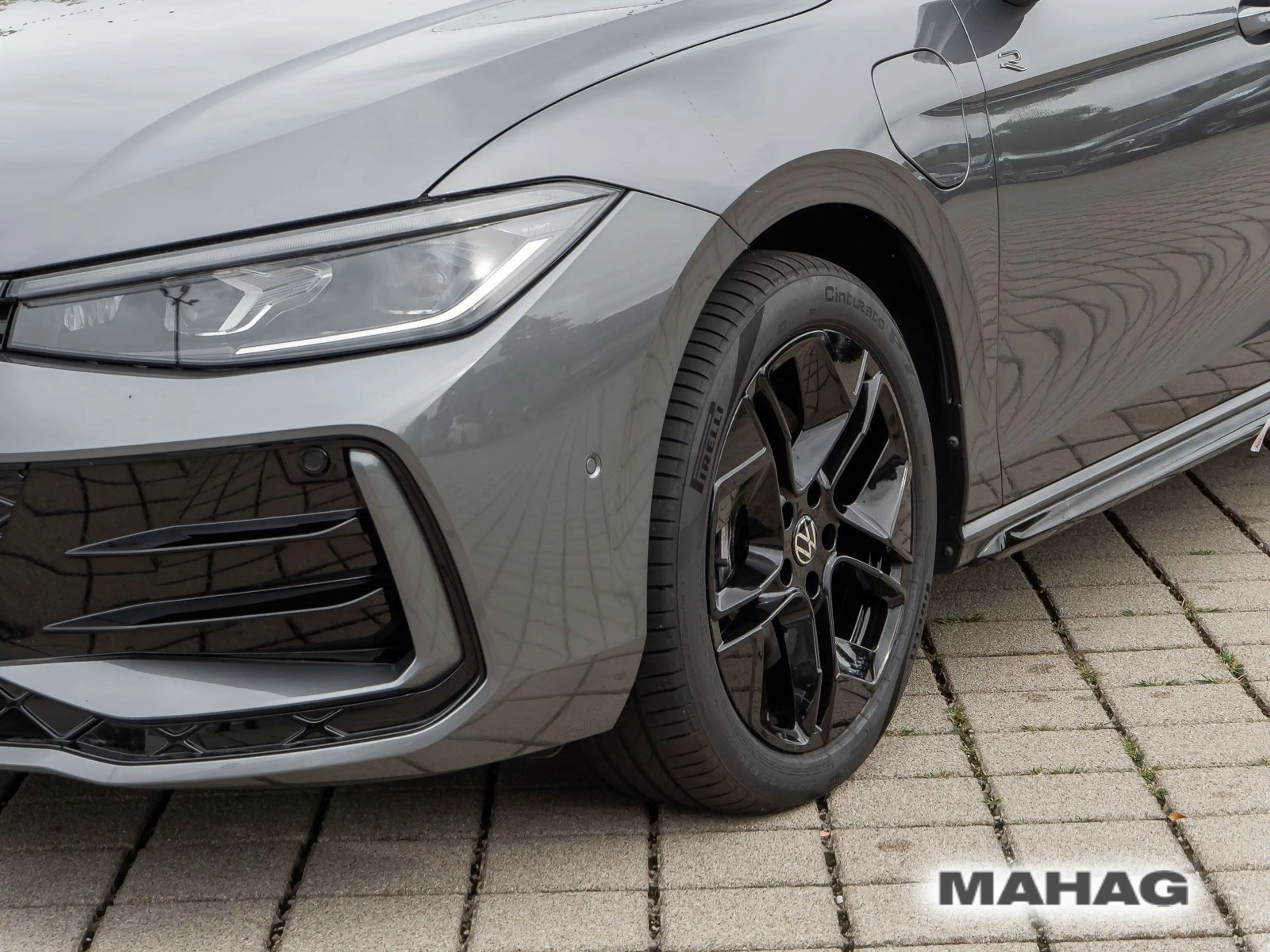 Volkswagen Passat Variant R-Line 1.5 TSI eHybrid IQ.Light I — photo 9