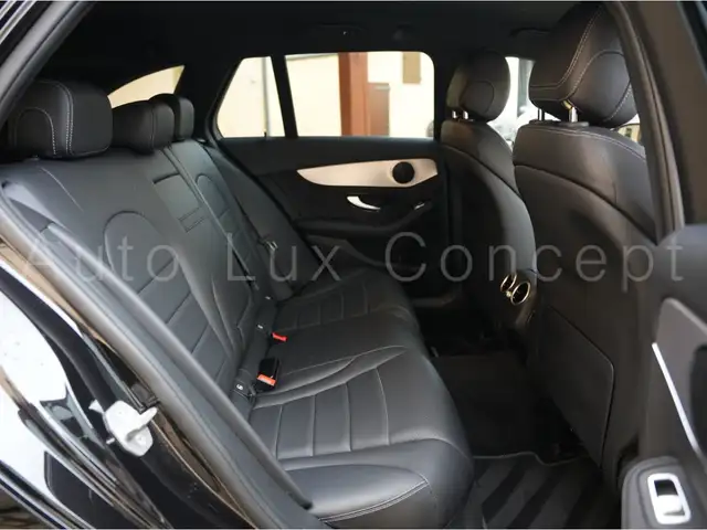Mercedes-Benz C view 8