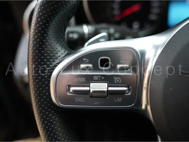 Mercedes-Benz C view 12