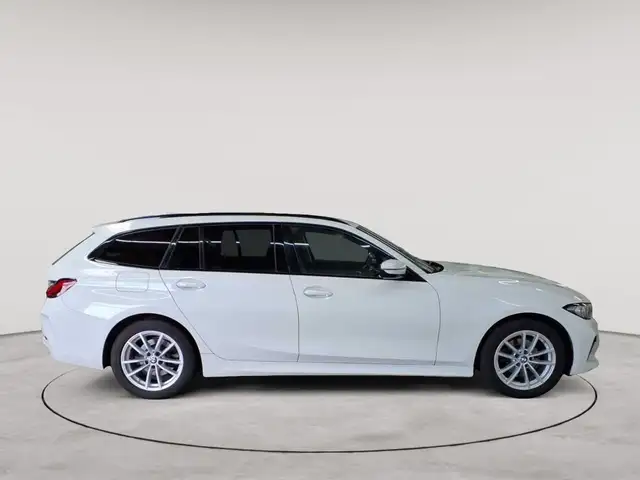 BMW 3 Series view 3