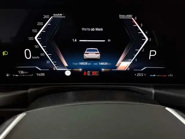 BMW 3 Series view 11