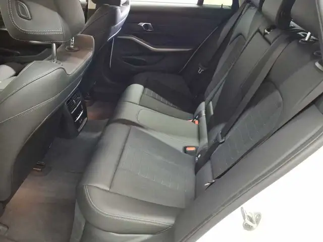 BMW 3 Series view 13