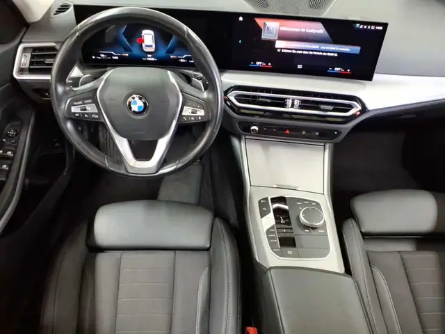 BMW 3 Series view 10