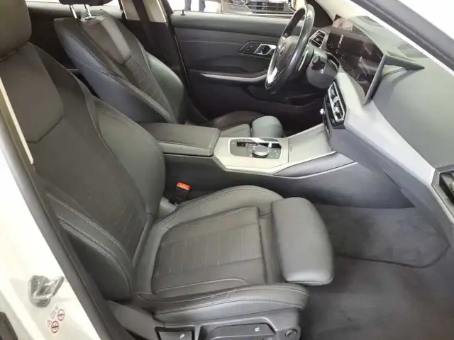 BMW 3 Series view 8