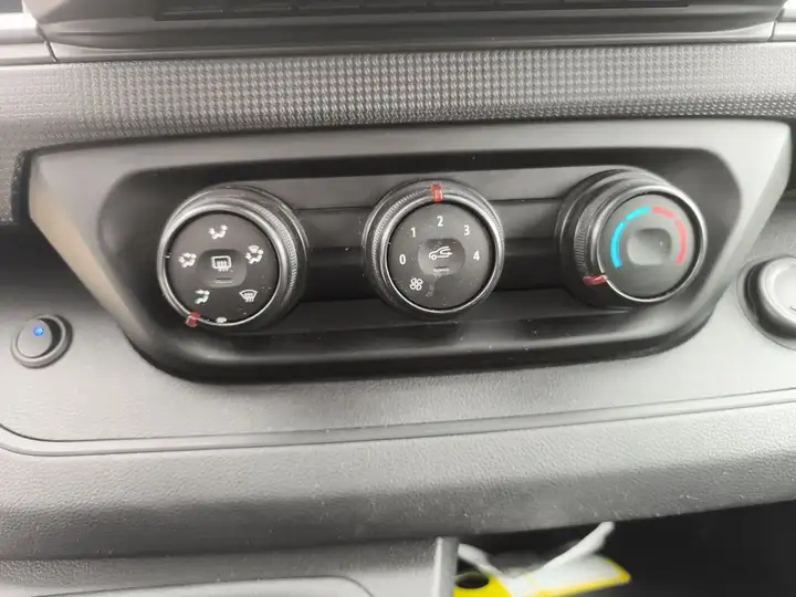 Renault Trafic 2022, foto 19