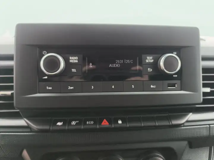 Renault Trafic 2022, foto 20