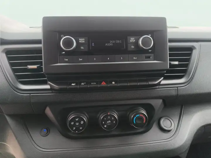 Renault Trafic 2022, foto 15