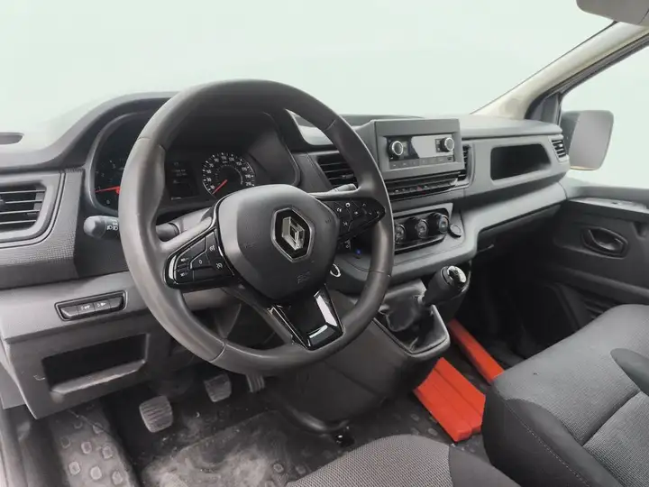 Renault Trafic 2022, foto 8