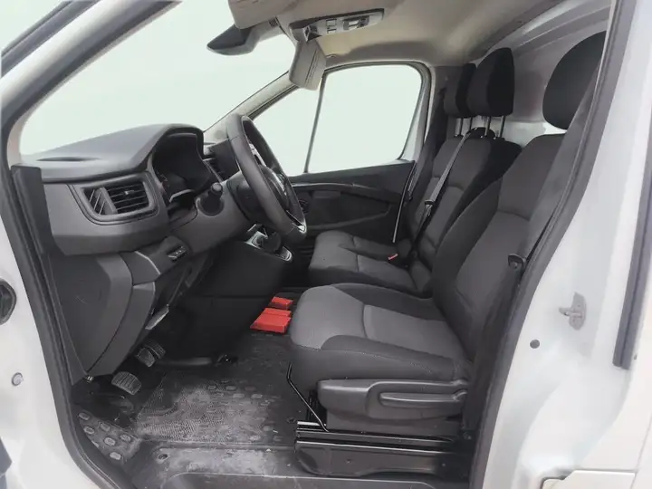 Renault Trafic 2022, foto 11