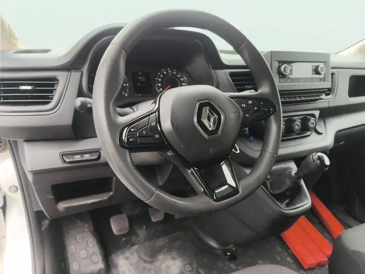 Renault Trafic 2022, foto 9