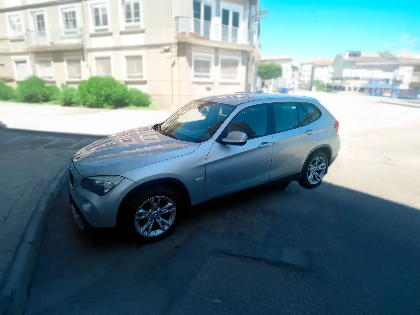 BMW X1 sDrive 18i Gris - 2