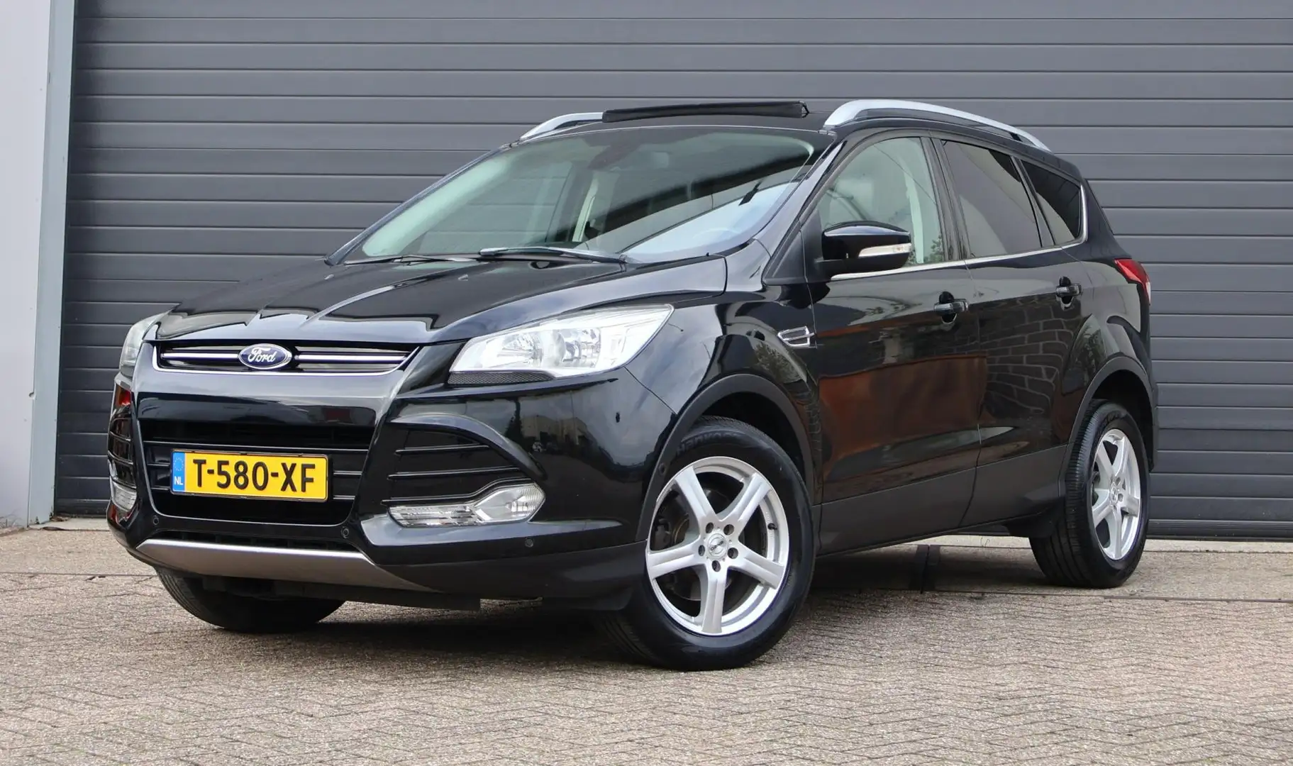Ford Kuga 1.6 Titanium Pano/Navi/Clima/Leder/Trekhaak Zwart - 2