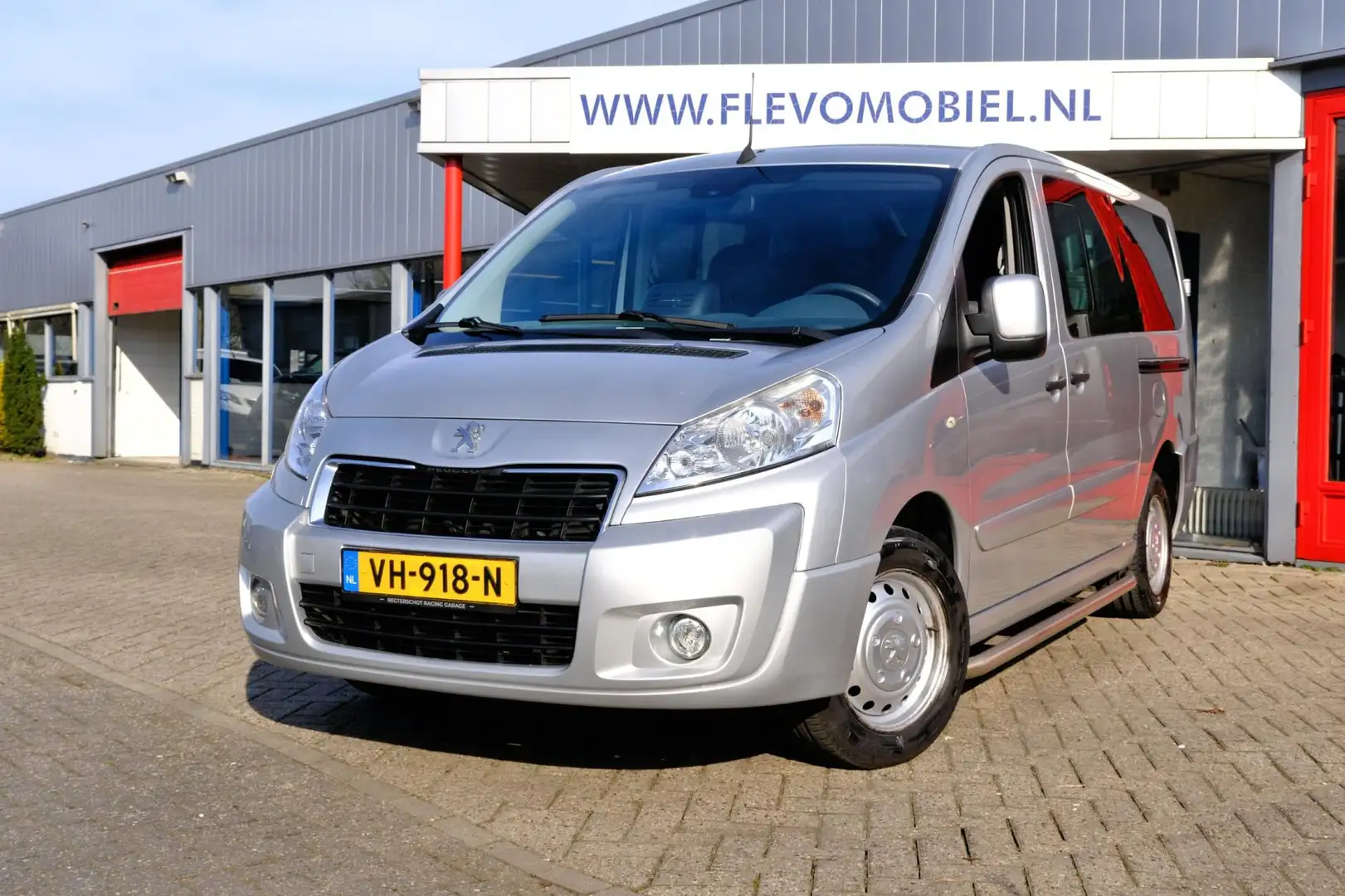 Peugeot Expert 229 2.0 HDI 163pk L2H1DC Profit+ 5-pers Aut. Navi| Grijs - 1