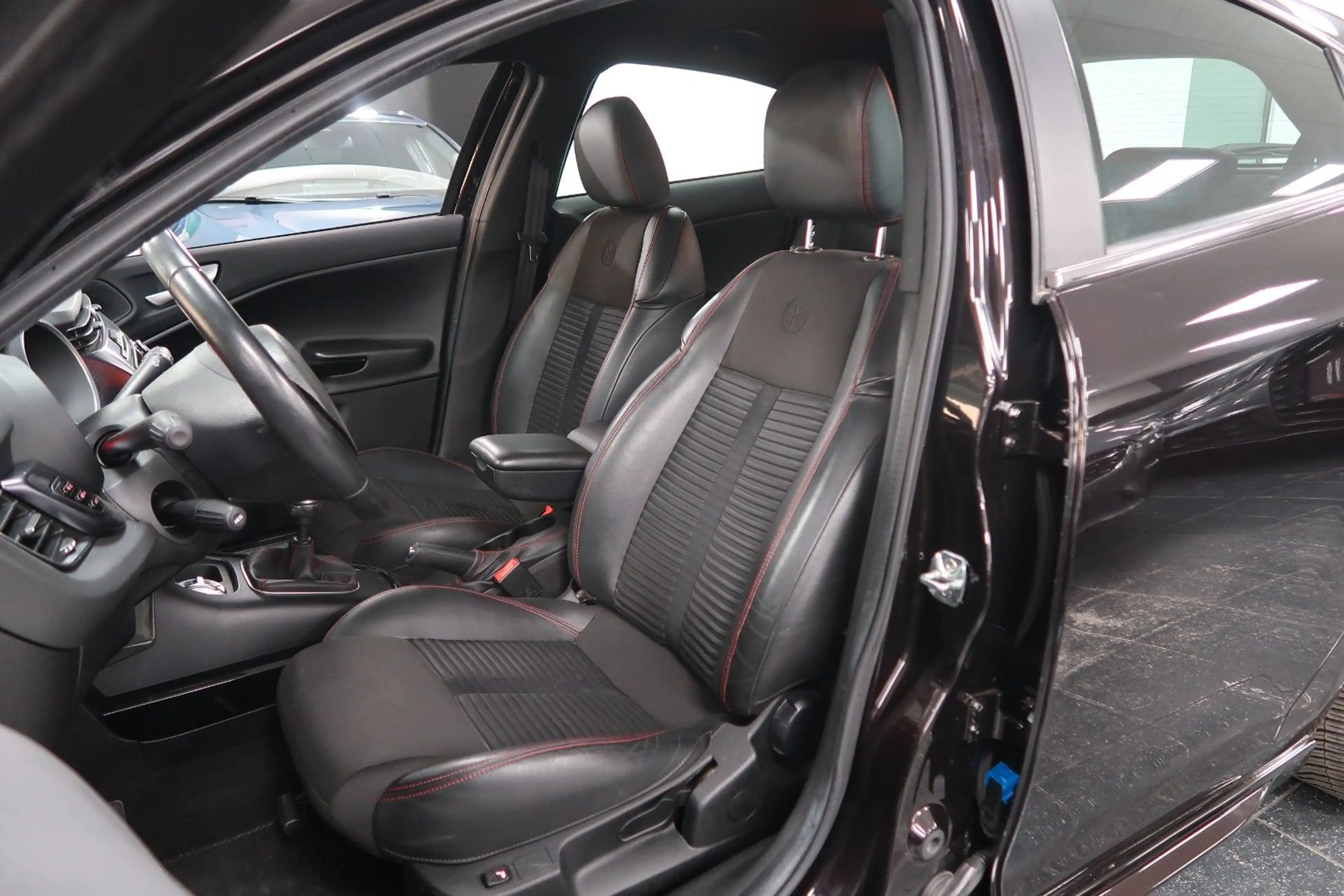 Alfa Romeo Giulietta Turismo 1.4 TB 16V MultiAir* TÜV-Neu* — photo 9