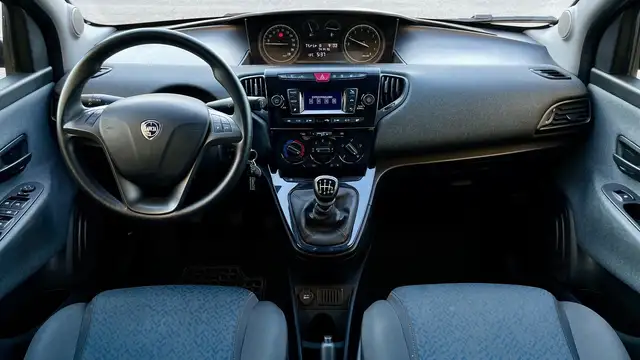 Lancia Ypsilon view 7