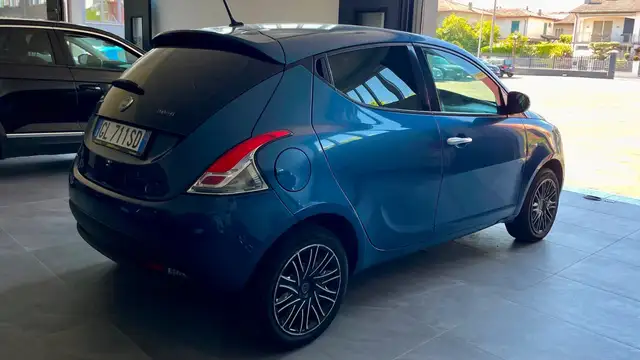 Lancia Ypsilon view 6
