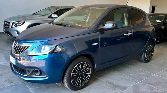 Lancia Ypsilon view 3