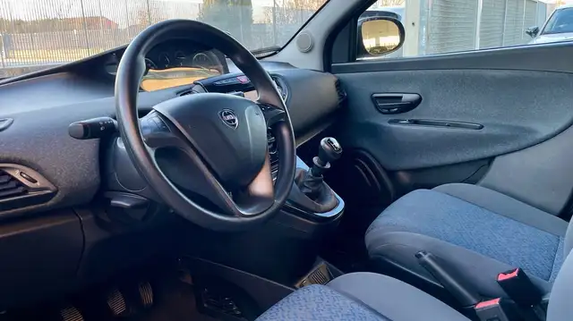 Lancia Ypsilon view 14