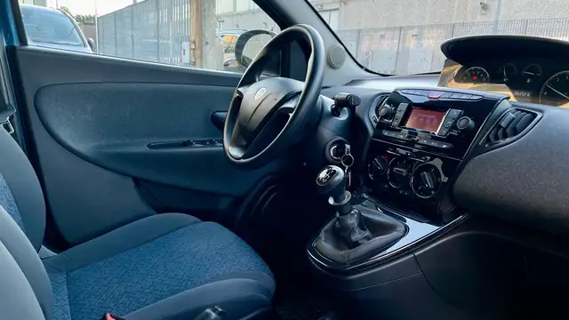 Lancia Ypsilon view 12