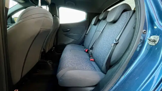 Lancia Ypsilon view 9