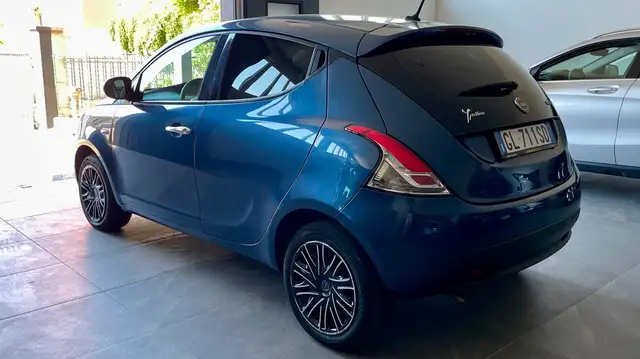 Lancia Ypsilon view 4