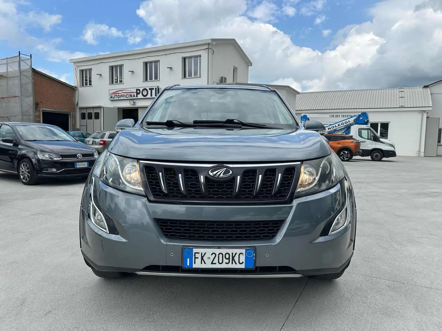 Mahindra XUV500 2.2 16V AWD W8 4x4 Grey - 2