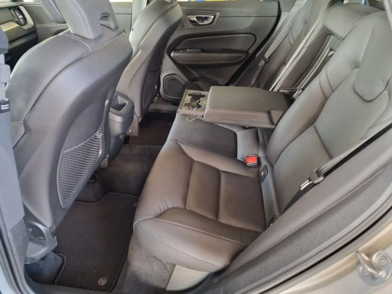 Volvo XC60 B4 (d) AWD automatico Plus Dark, миниатюра 14