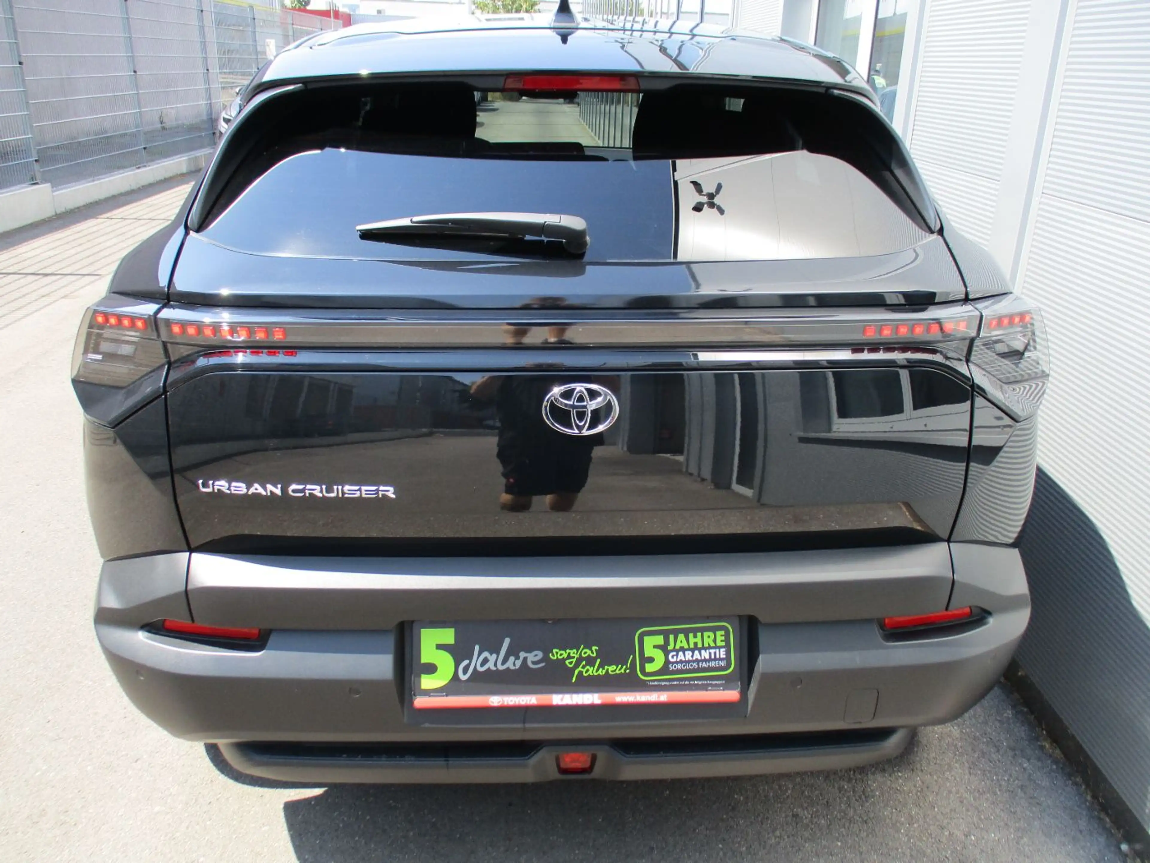 Toyota Urban Cruiser FWD Teamplayer ACC+LED+Navi+SHZ+LM — photo 6