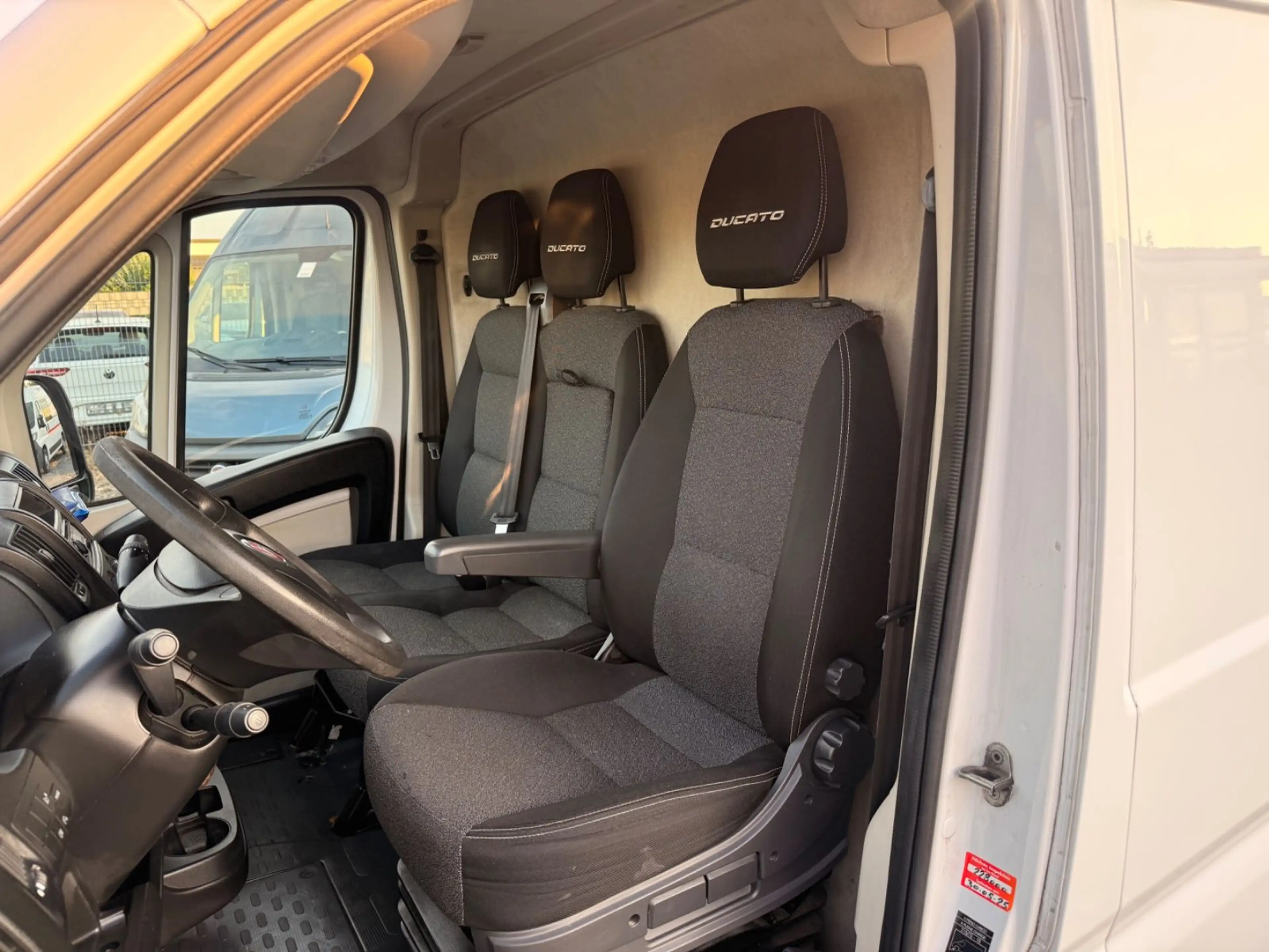 Fiat Ducato Maxi Kasten 35 150 L5H2 TüV 06/27 AHK 3t — photo 11