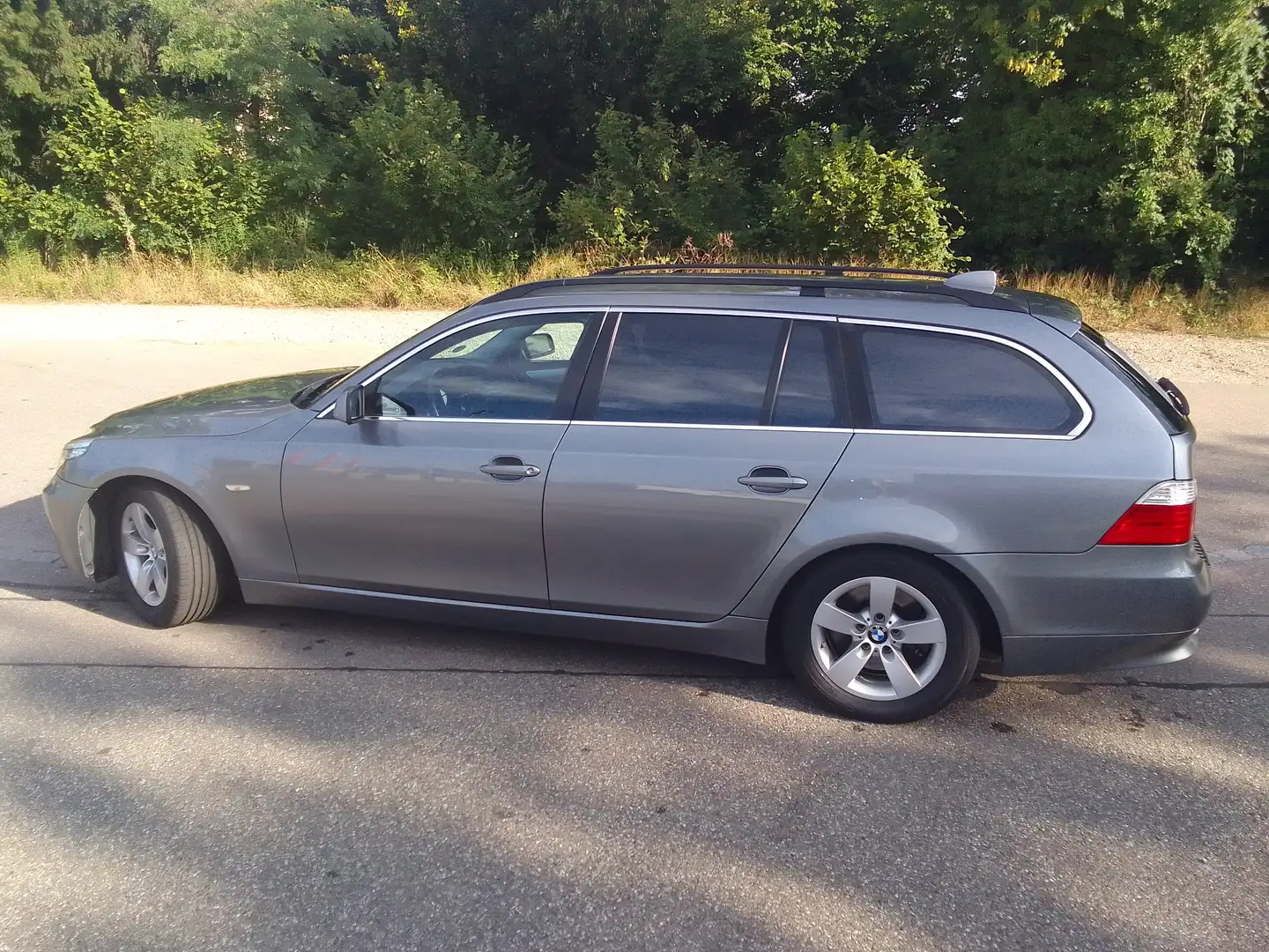 BMW 520 BMW 520d Touring,NaviProf,Xen,Sportsitze,Gepflegt Grau - 1