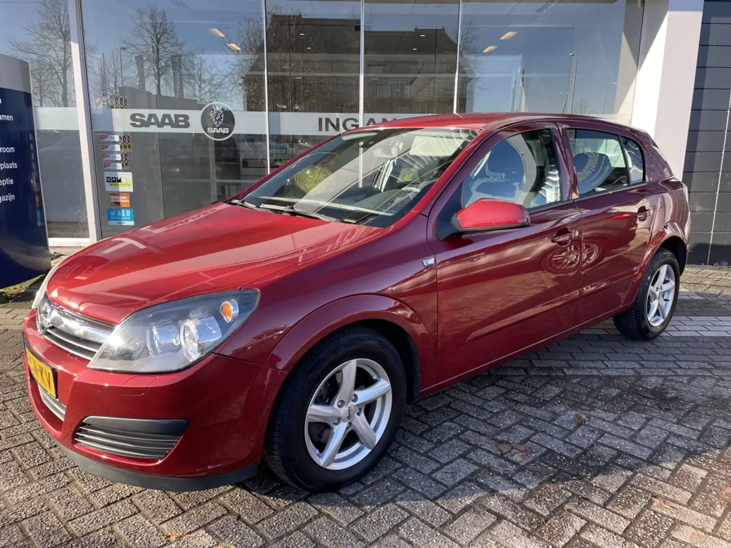 Opel Astra 1.6 Executive Rood - 1