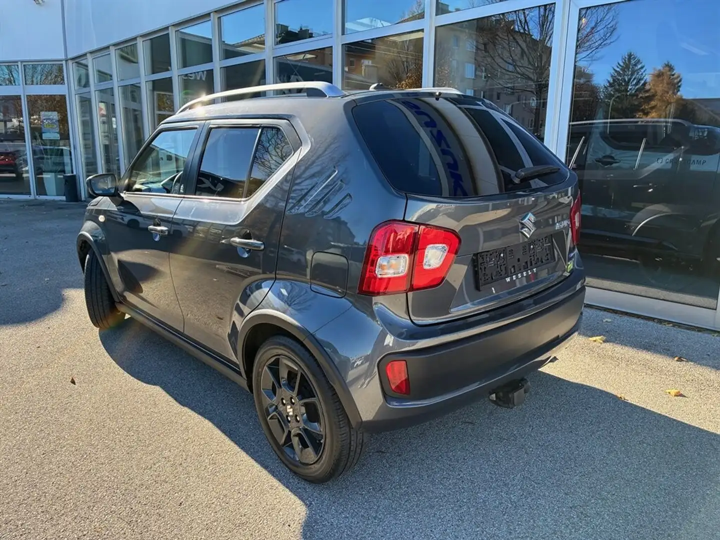Suzuki Ignis 1,2 DualJet Hybrid 4WD shine Grau - 2