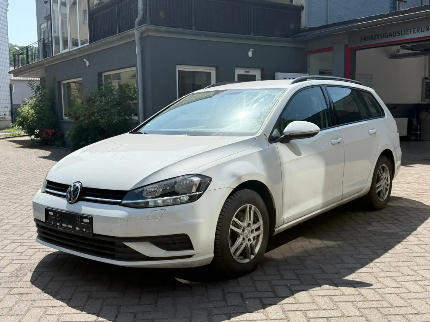 Volkswagen Golf Variant 1.6 TDI Trendline NAV+SHZ+TEMP+LM Weiß - 2