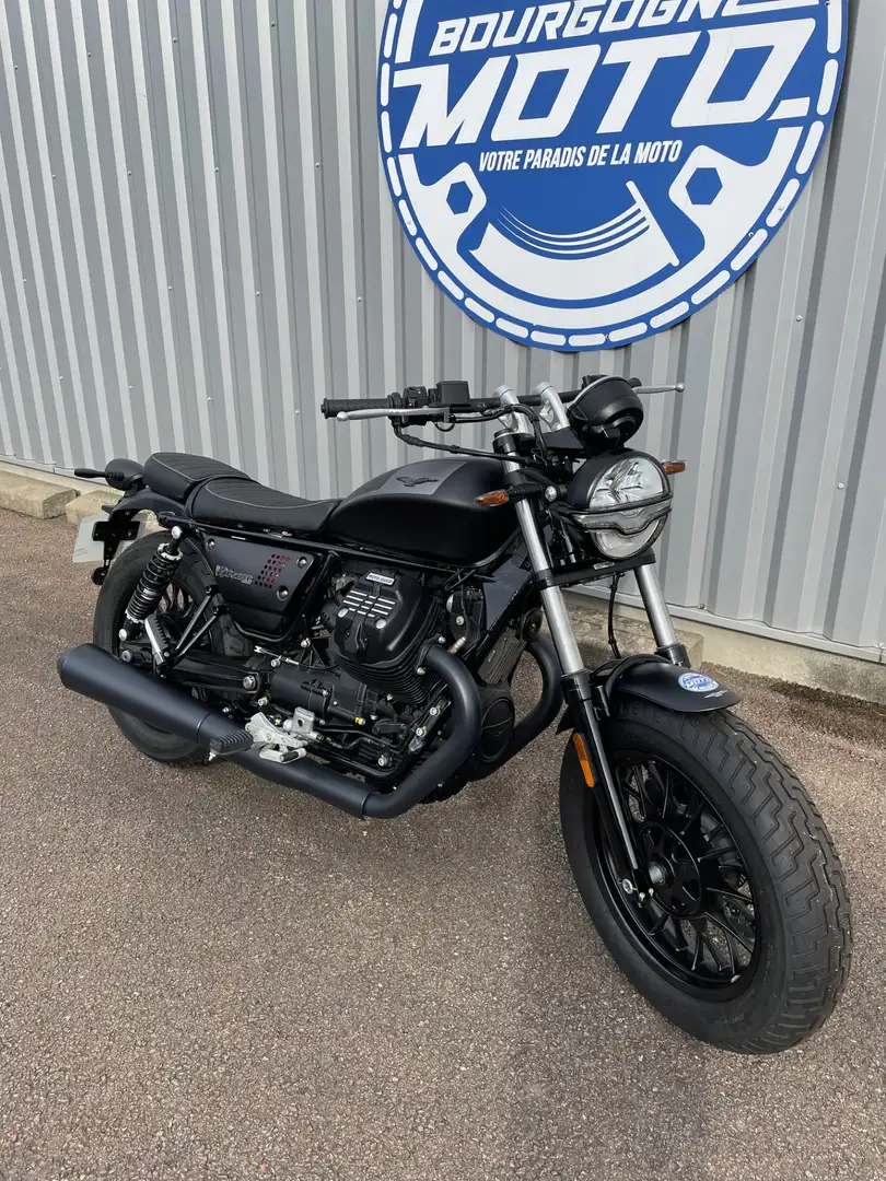 Moto Guzzi V 9 Noir - 2