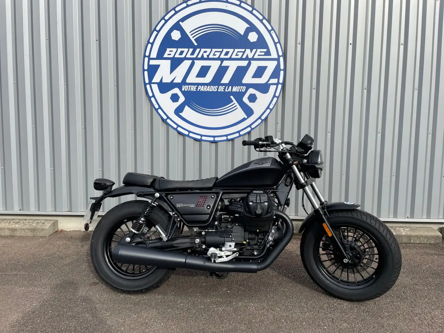 Moto Guzzi V 9 Negru - 1