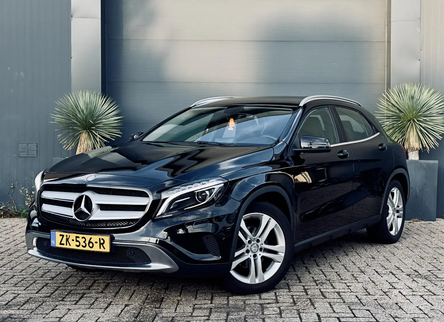 Mercedes-Benz GLA 200 Ambition Zwart - 2
