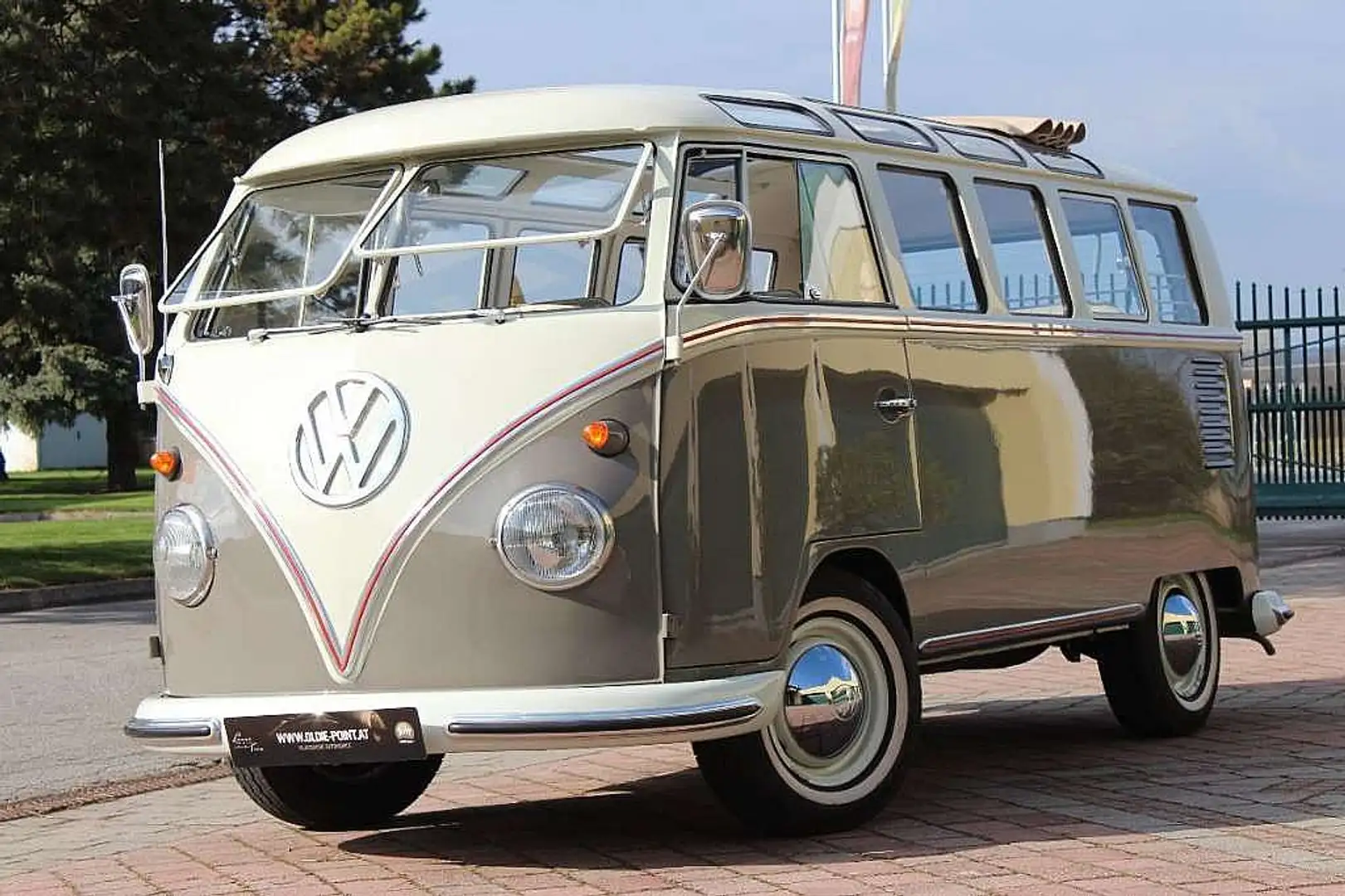 Volkswagen T1 Typ 24 "Samba", vollrestauriert Gri - 1