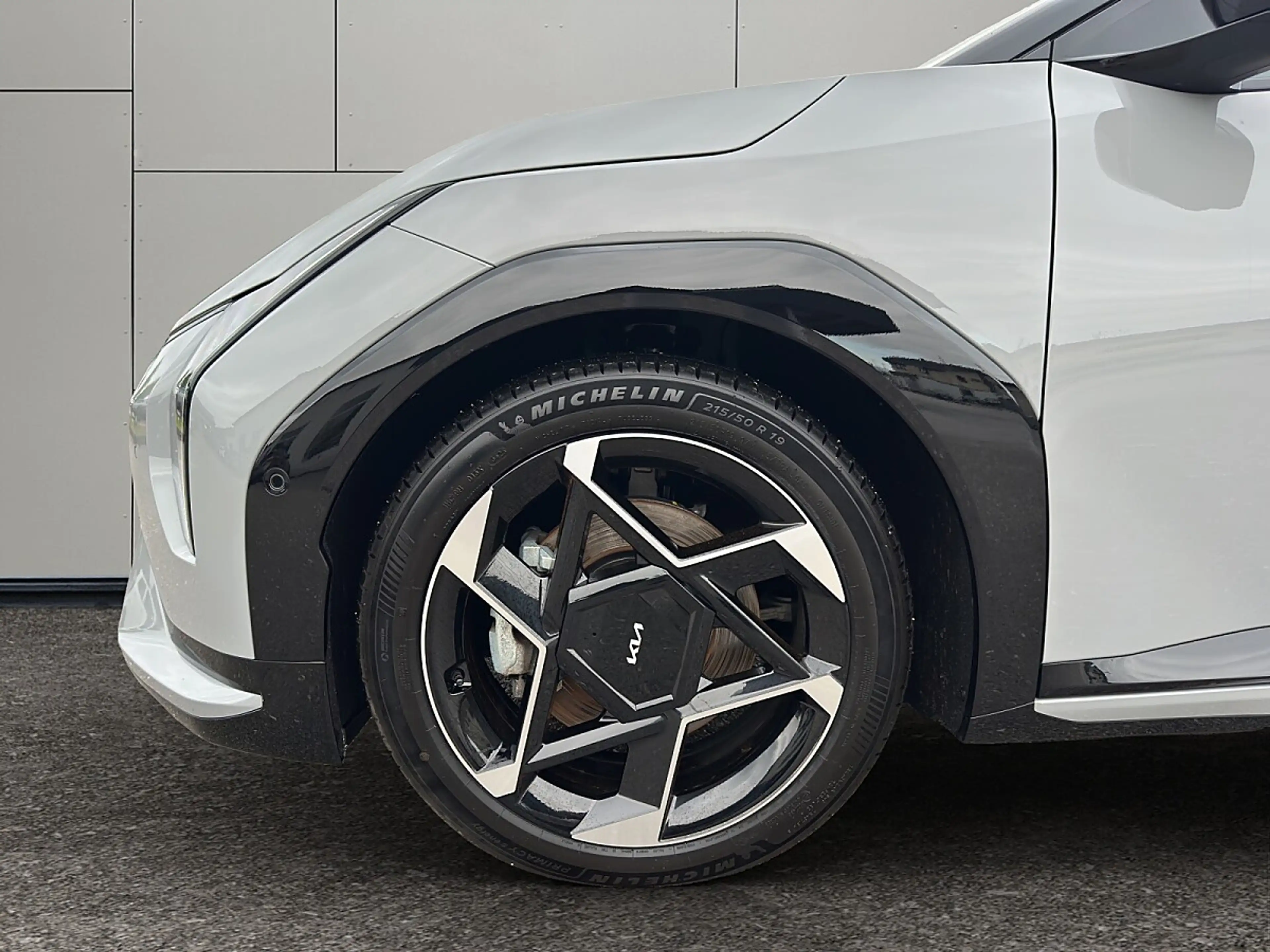 Kia EV4 HB FWD 81,4kWh GT-Line — photo 6