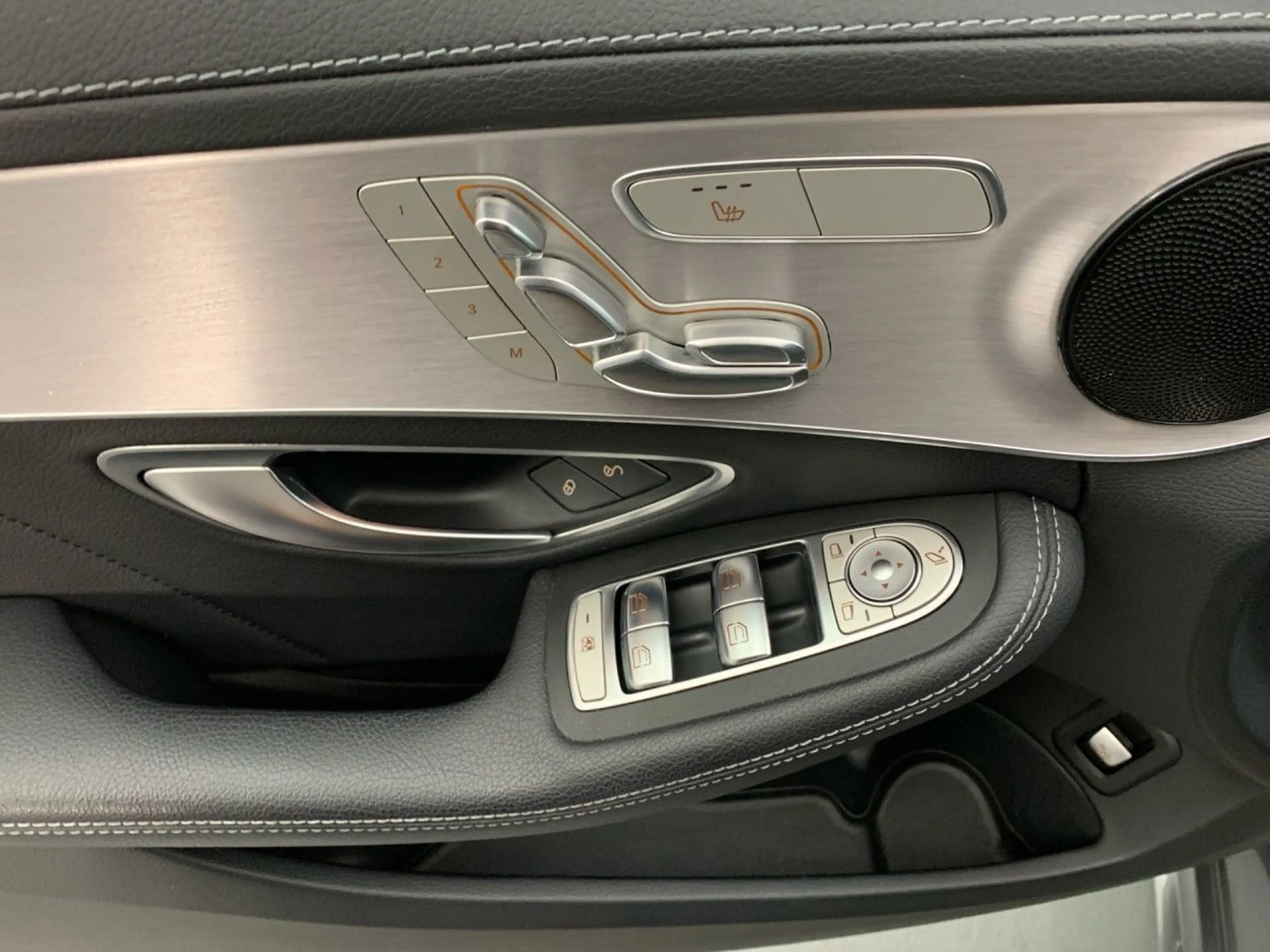 Mercedes-Benz C 300 d T AMG WideScreen Distr+ Multisitz LED AHK — photo 14