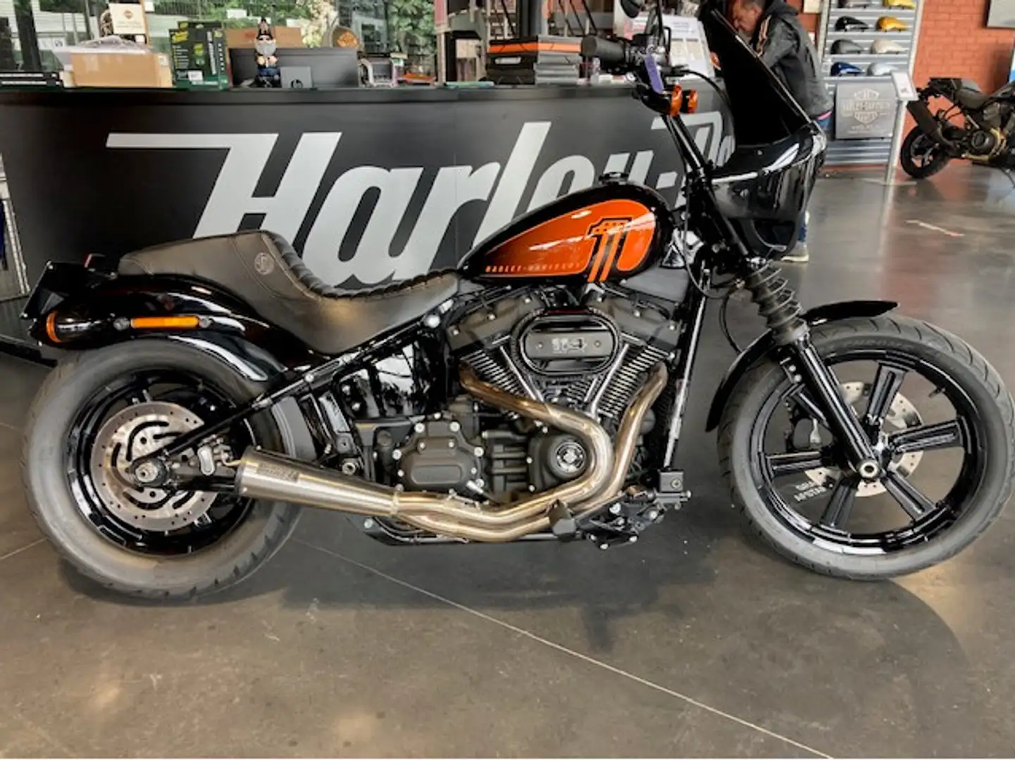 Harley-Davidson Street Bob clubstyle Zwart - 2