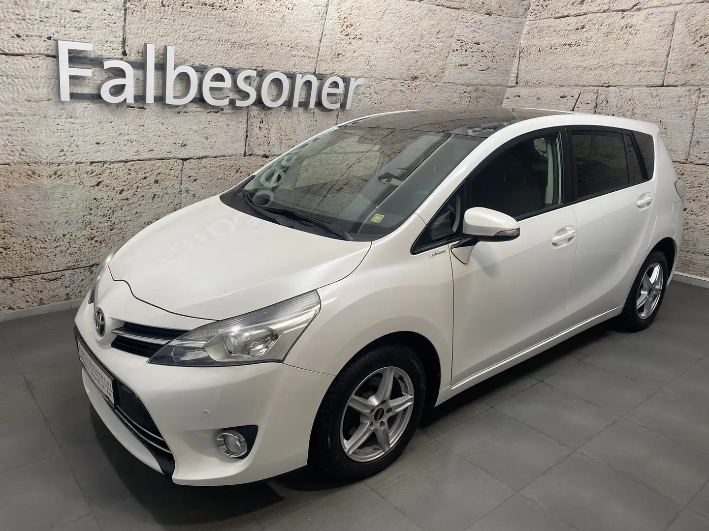 Toyota Verso 2,0 D-4D 125 Active Wit - 1
