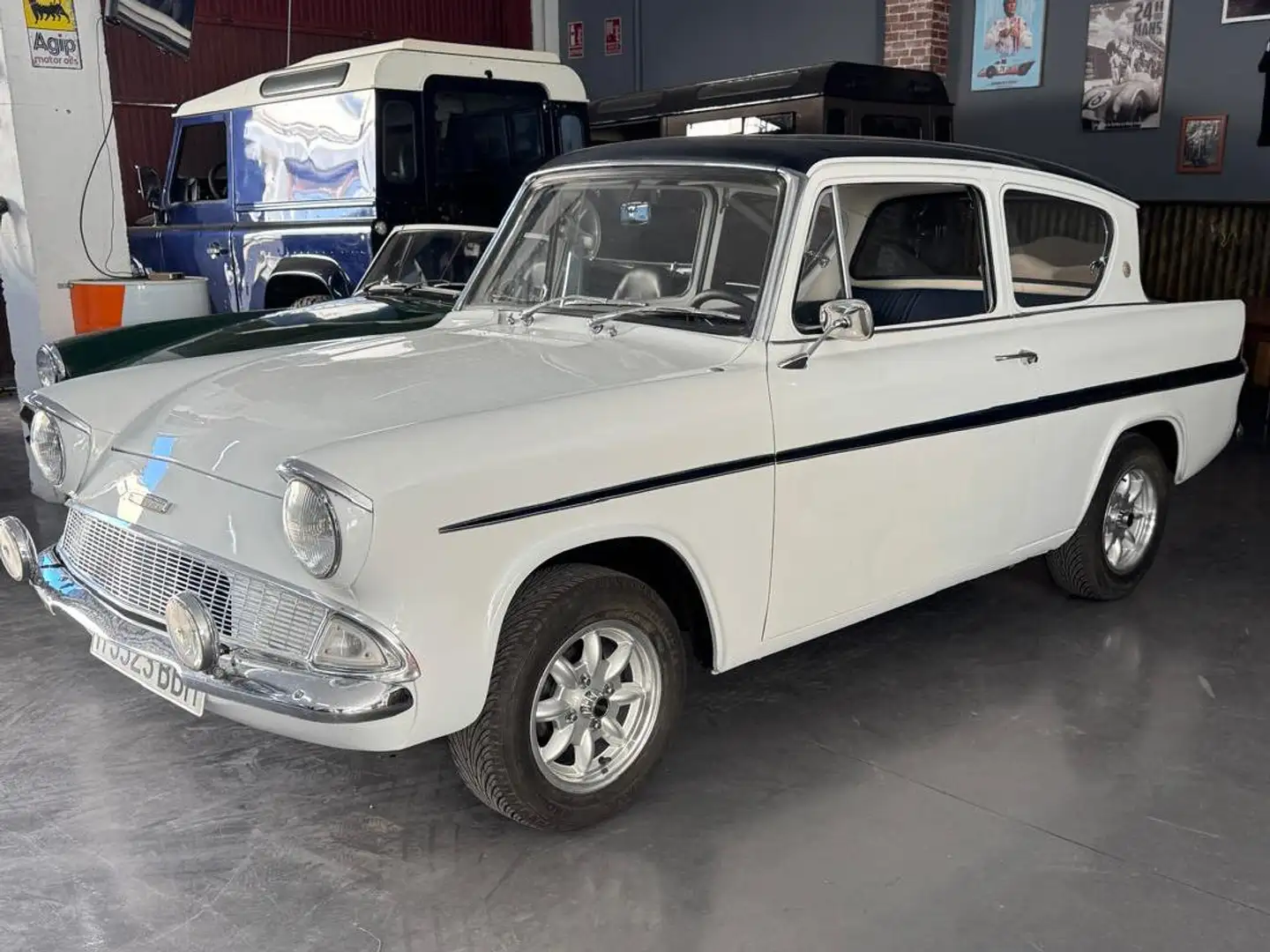 Ford Anglia Weiß - 2