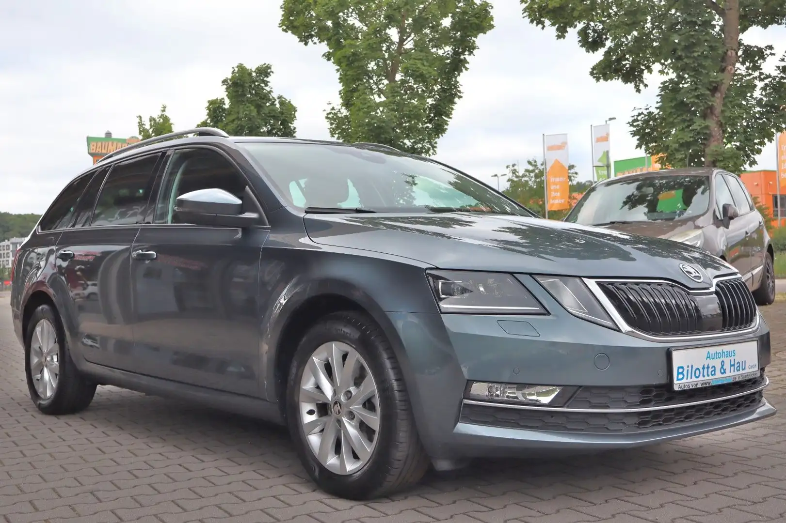 Skoda Octavia Combi 1.8 TSI Style DSG !!! LED+Navi !!! Grijs - 2