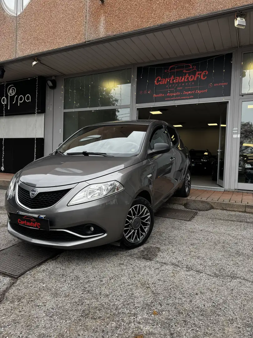 Lancia Ypsilon 1.2 Gold 69cv - 1