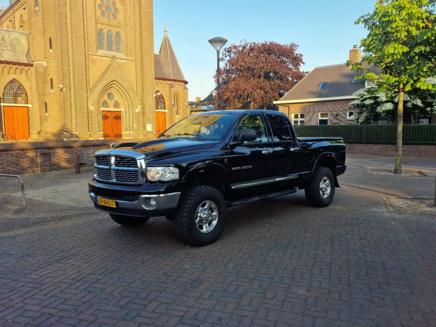 Dodge RAM 2500 cummins Negro - 1
