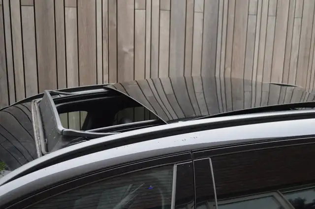 Mercedes-Benz C-Class view 5