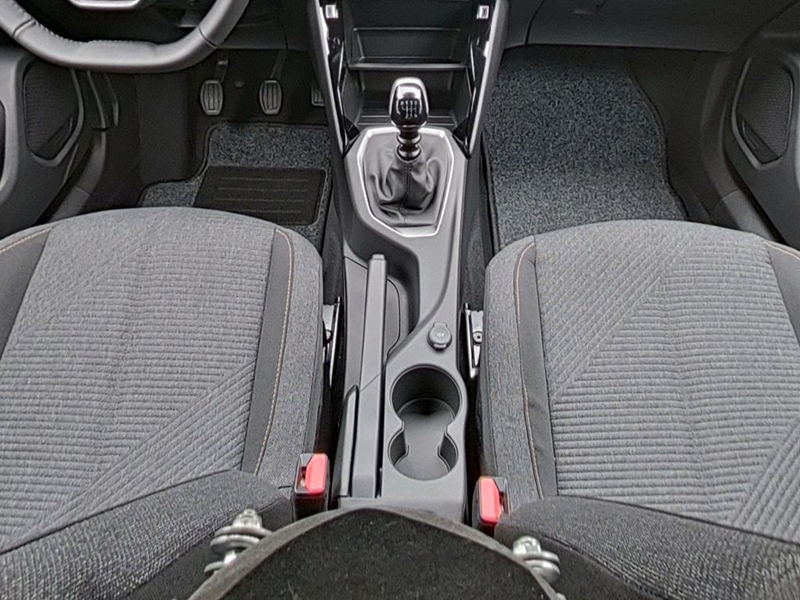 Peugeot 2008 BUSINESS Benzin 100 — photo 13