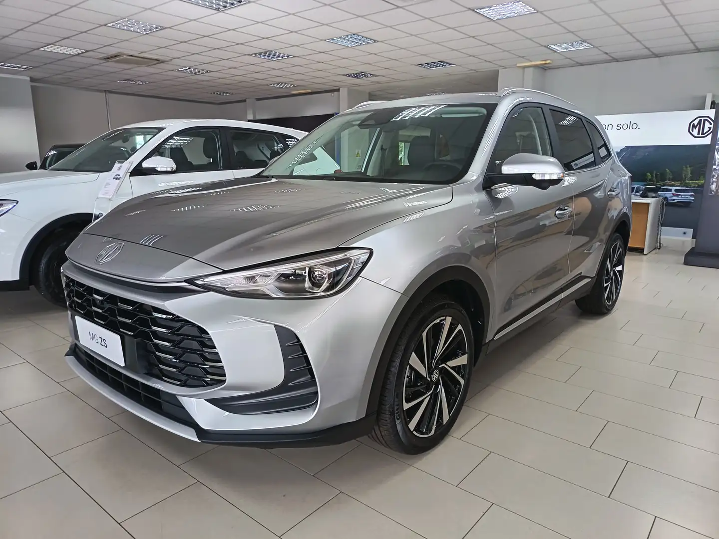 MG ZS ZS 1.5 hybrid+ Luxury auto 197cv Gris - 1