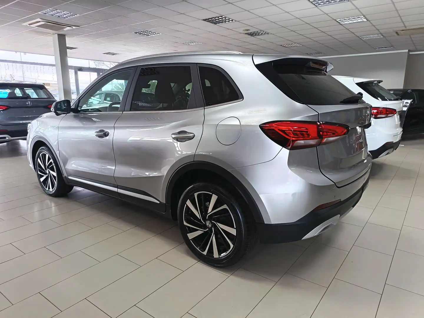 MG ZS ZS 1.5 hybrid+ Luxury auto 197cv Gris - 2