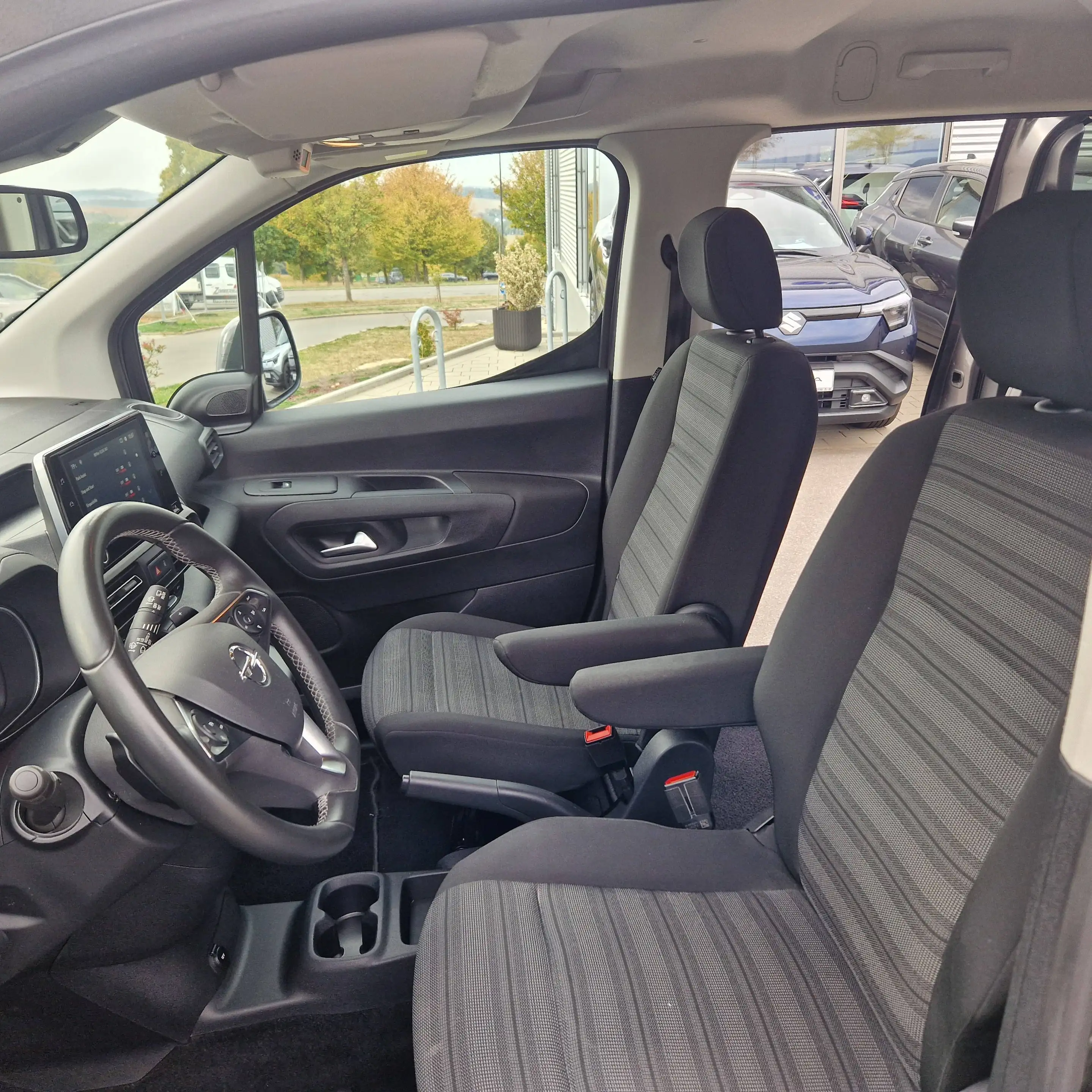 Opel Combo Life Innovation — photo 10